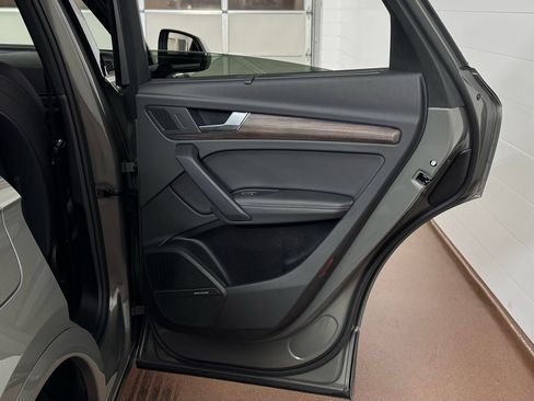 Used 2023 Audi Q5 2.0T Prestige w/ Prestige Package image 41