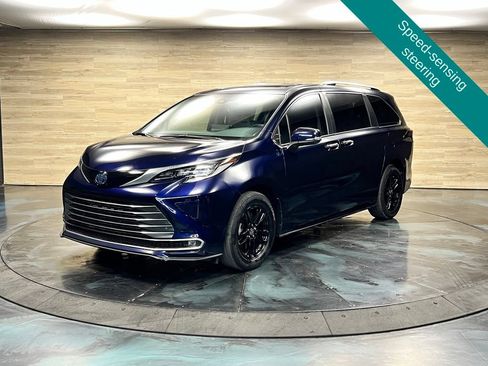 Used 2023 Toyota Sienna Limited AWD/4WD image 5
