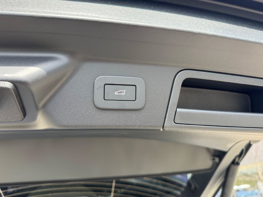 New 2026 Land Rover Range Rover Velar Dynamic SE AWD/4WD image 5