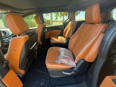New 2026 Chrysler Pacifica Pinnacle FWD image 26