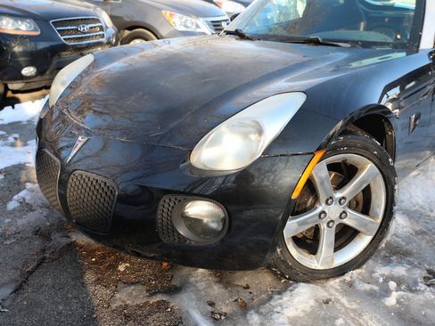 Used 2007 Pontiac Solstice GXP w/ Premium Package image 2