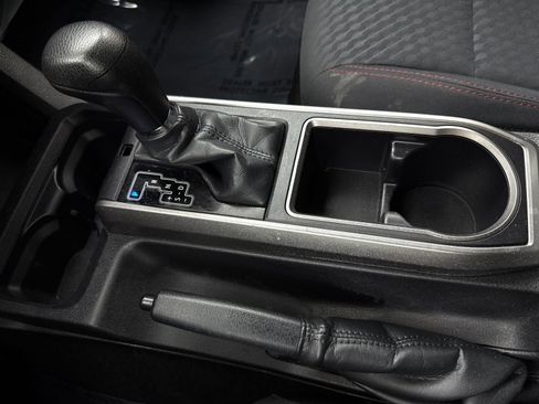 Used 2022 Toyota Tacoma SR5 RWD image 31