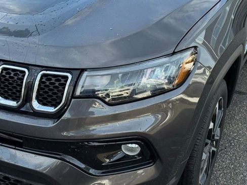 Certified 2023 Jeep Compass Limited w/ Mopar Graphics Package image 3