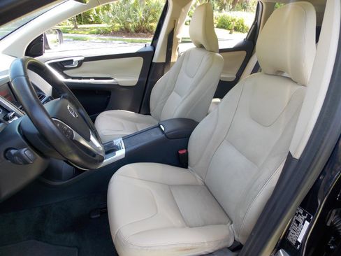 Used 2016 Volvo XC60 T5 Premier w/ Proximity Package FWD image 19