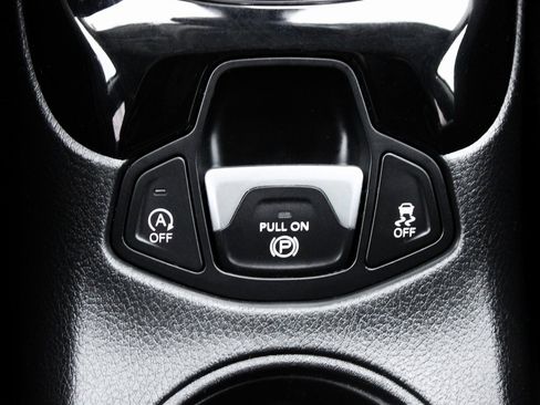 Used 2018 Jeep Compass Limited w/ Navigation Group image 39