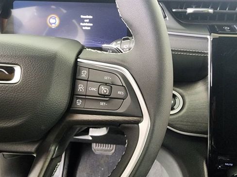 New 2025 Jeep Grand Cherokee Limited image 18