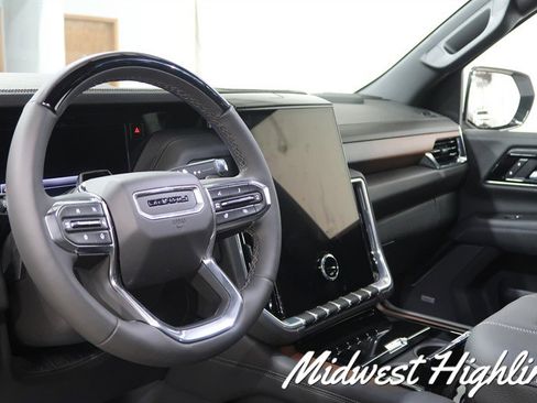 Used 2025 GMC Yukon XL Denali w/ Denali Reserve Package image 13