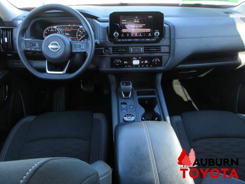 Used 2025 Nissan Pathfinder S image 8