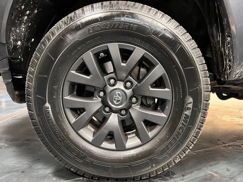 Used 2020 Toyota Tacoma SR5 image 22