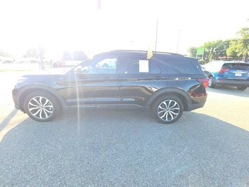 Certified 2025 Ford Explorer ST-Line RWD image 5