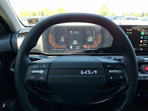 Used 2025 Kia K4 FWD image 18