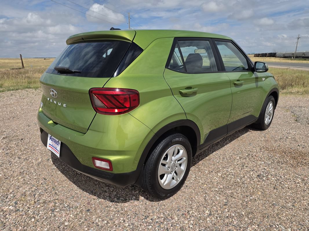 Used 2023 Hyundai Venue SE FWD image 5