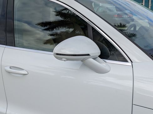 Used 2023 Porsche Macan image 11