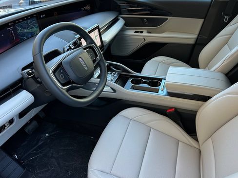 New 2026 Lincoln Nautilus Premier AWD/4WD image 9