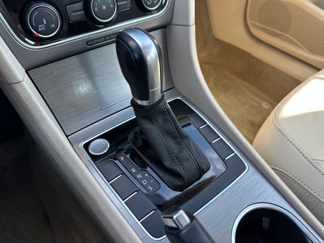 Used 2015 Volkswagen Passat 1.8T SE FWD image 21