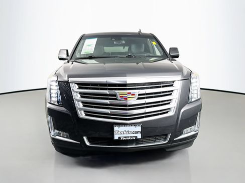 Used 2017 Cadillac Escalade Platinum AWD/4WD image 2