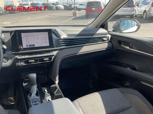 Used 2025 Toyota Camry LE FWD image 17