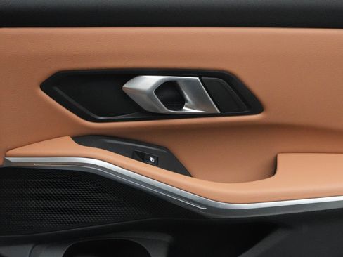 Certified 2025 BMW 330i Sedan image 33