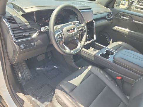Used 2024 GMC Acadia Elevation w/ Luxury Package FWD image 9