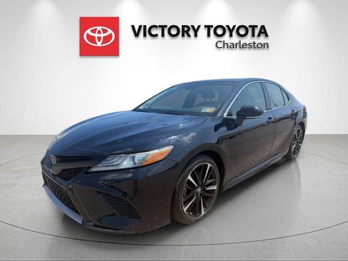 Used 2018 Toyota Camry XSE FWD image 1