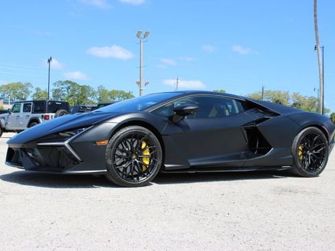 Used 2024 Lamborghini Revuelto image 3