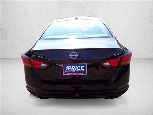 Used 2023 Nissan Altima 2.5 SV w/ SV Premium Package FWD image 3