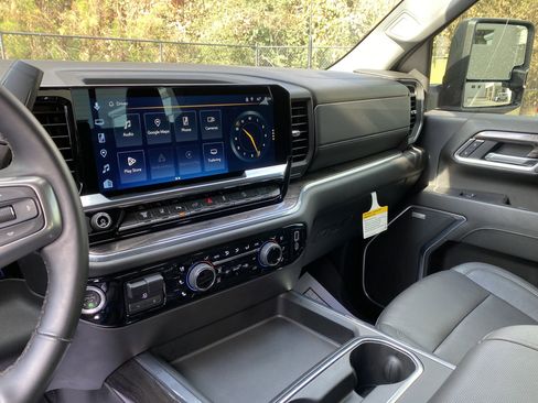 Used 2025 Chevrolet Silverado 2500 LTZ w/ LTZ Premium Package image 25