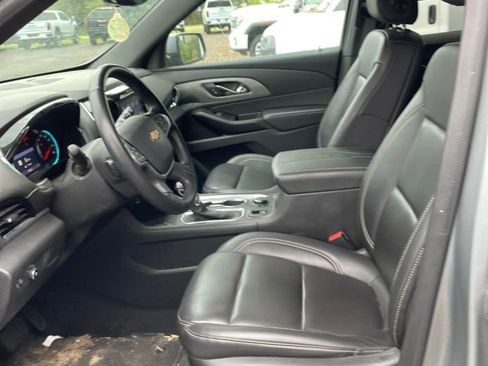 Used 2023 Chevrolet Traverse LT w/ LT Premium Package AWD/4WD image 7