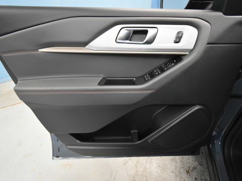 New 2026 Ford Explorer Active w/ Active Comfort Package image 4
