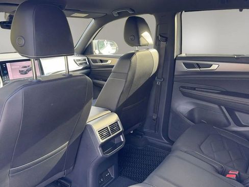 Used 2025 Volkswagen Atlas Cross Sport SE image 12