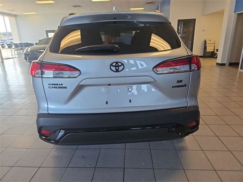 Used 2024 Toyota Corolla Cross SE image 7
