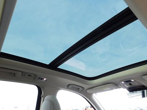 Used 2022 Volvo XC90 T5 Momentum w/ Advanced Package image 4