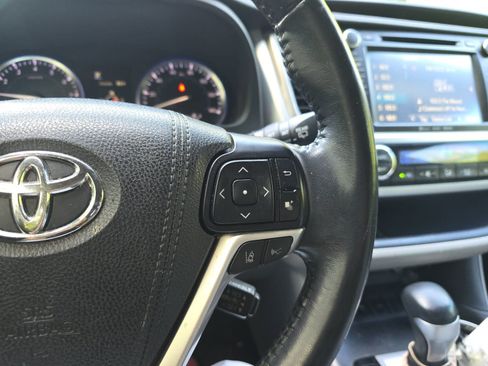 Used 2017 Toyota Highlander XLE FWD image 14