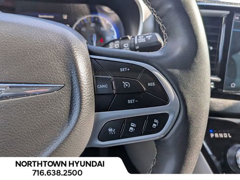 Used 2024 Chrysler Pacifica Touring-L image 24