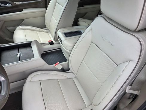 Used 2021 GMC Yukon Denali w/ Denali Ultimate Package AWD/4WD image 11