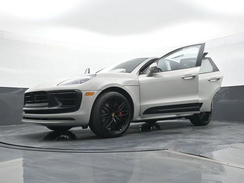 New 2026 Porsche Macan GTS image 31