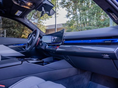 Used 2026 BMW M5 w/ Executive Package image 24