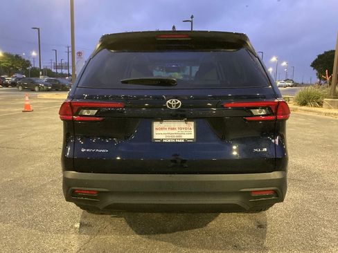 Used 2025 Toyota Grand Highlander AWD Hybrid image 6