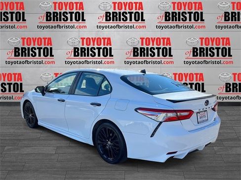 Used 2020 Toyota Camry SE image 6