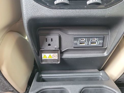 Used 2024 Jeep Grand Cherokee L Limited image 13