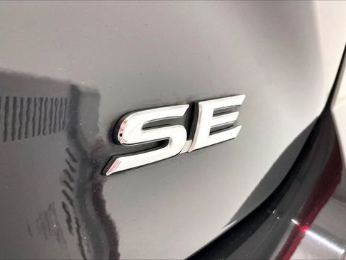 Used 2025 Toyota Camry SE image 7