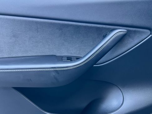 Used 2021 Tesla Model Y Long Range image 11