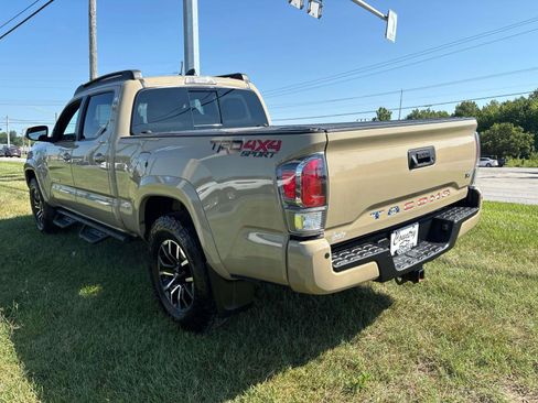 Used 2020 Toyota Tacoma TRD Sport w/ Technology Package AWD/4WD image 4