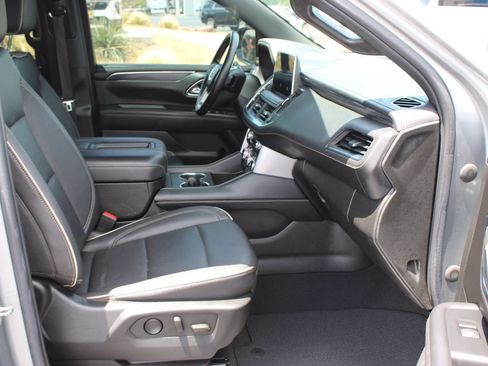 Used 2023 GMC Yukon XL SLT w/ SLT Premium Package AWD/4WD image 25