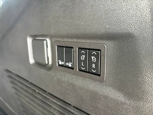 Used 2023 GMC Yukon XL Denali AWD/4WD image 35