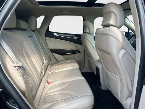 Used 2019 Lincoln MKC Reserve FWD image 8