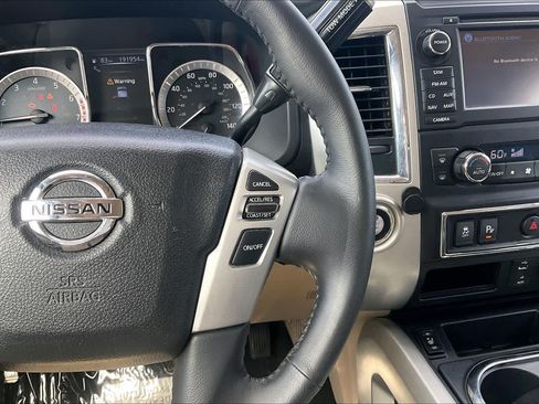 Used 2018 Nissan Titan SV w/ SV Convenience Package RWD image 23