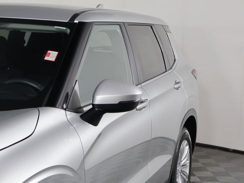 Used 2024 Mitsubishi Outlander ES image 13