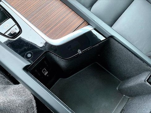 Certified 2023 Volvo XC60 B5 Plus w/ Protection Package Premier image 15