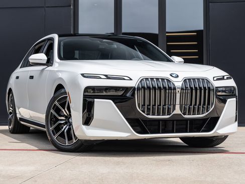 Used 2026 BMW 760i xDrive AWD/4WD image 2